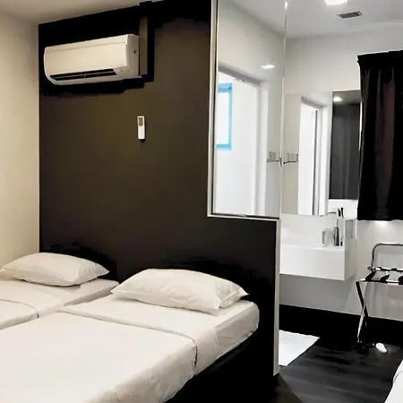 L Hotel At 51 Desker